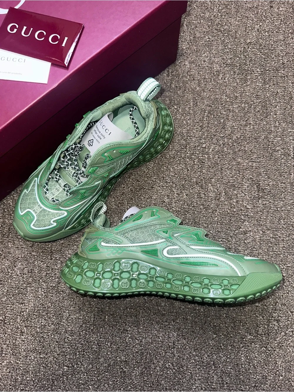 51-26 Gucci Green Lace-Up Rhyton Sneakers (Green)
